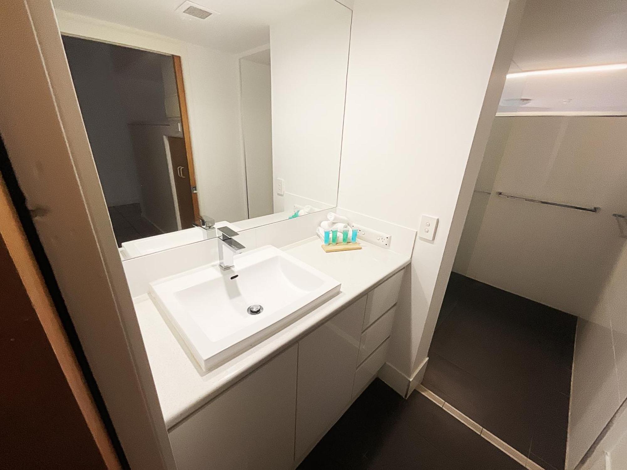 Tiki Hotel Apartments Surfers Paradise Gold Coast Zewnętrze zdjęcie