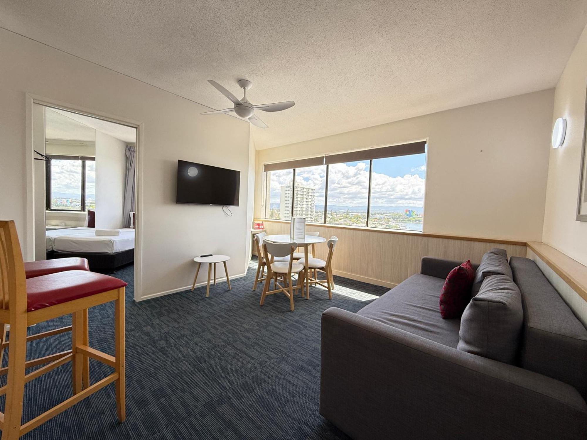 Tiki Hotel Apartments Surfers Paradise Gold Coast Zewnętrze zdjęcie