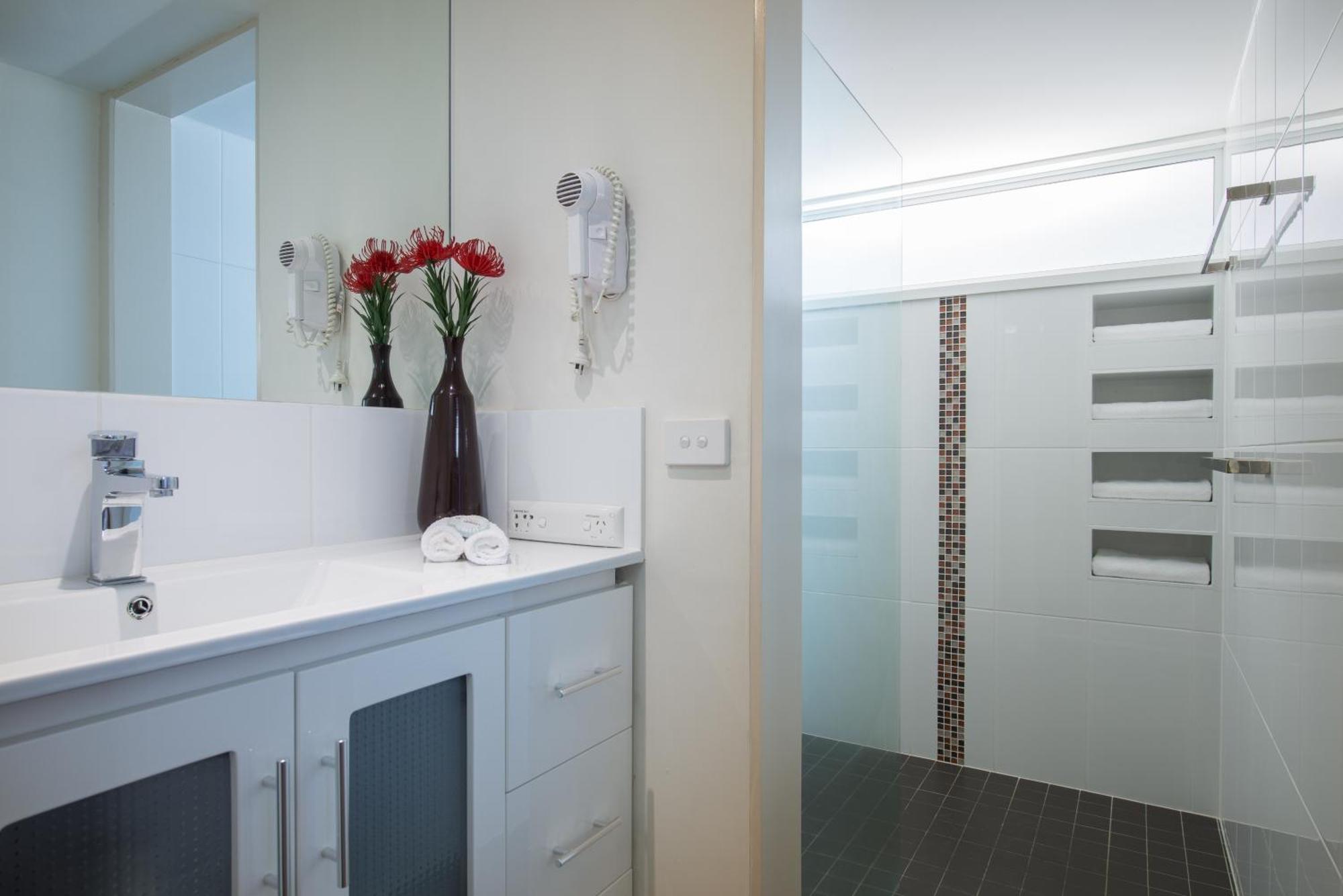 Tiki Hotel Apartments Surfers Paradise Gold Coast Zewnętrze zdjęcie