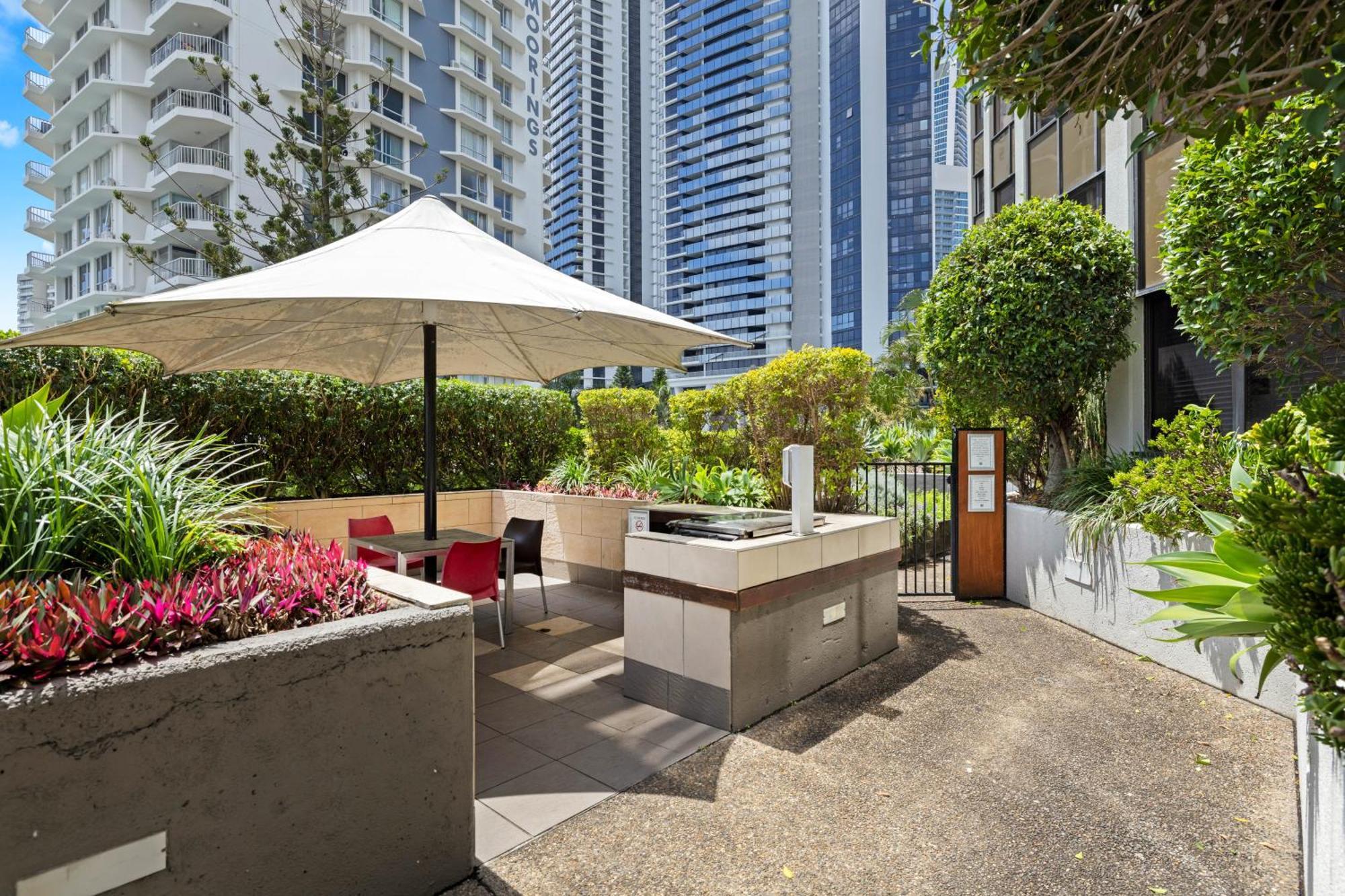 Tiki Hotel Apartments Surfers Paradise Gold Coast Zewnętrze zdjęcie
