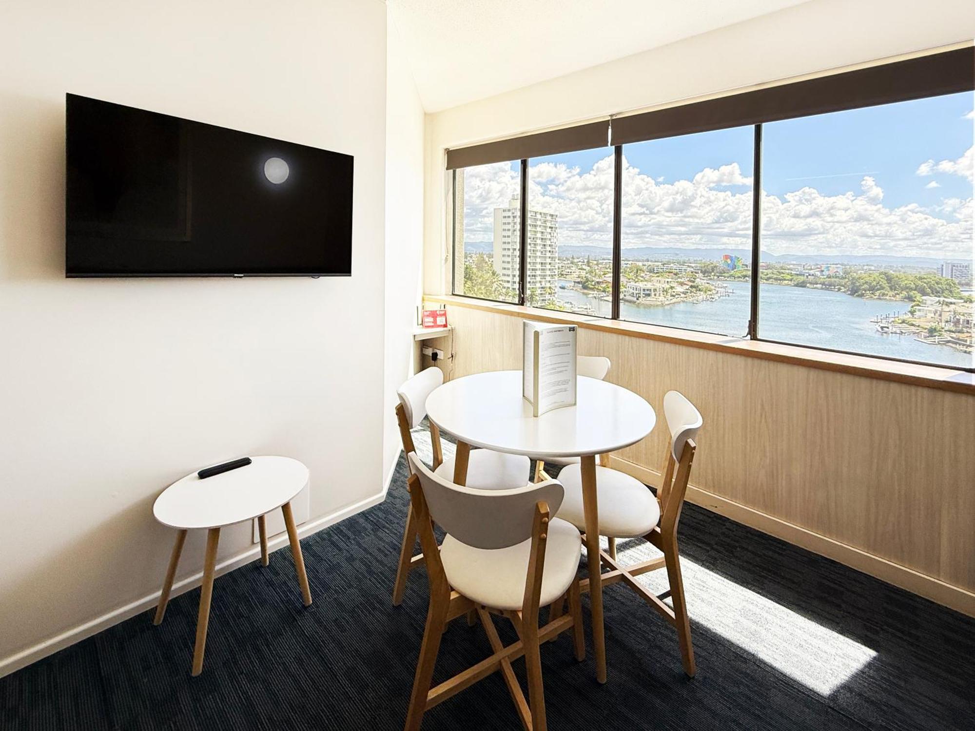 Tiki Hotel Apartments Surfers Paradise Gold Coast Zewnętrze zdjęcie