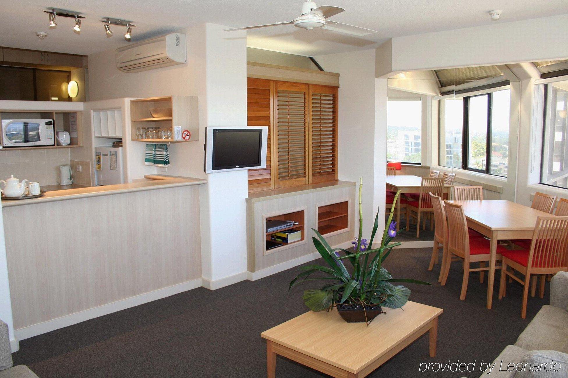Tiki Hotel Apartments Surfers Paradise Gold Coast Zewnętrze zdjęcie