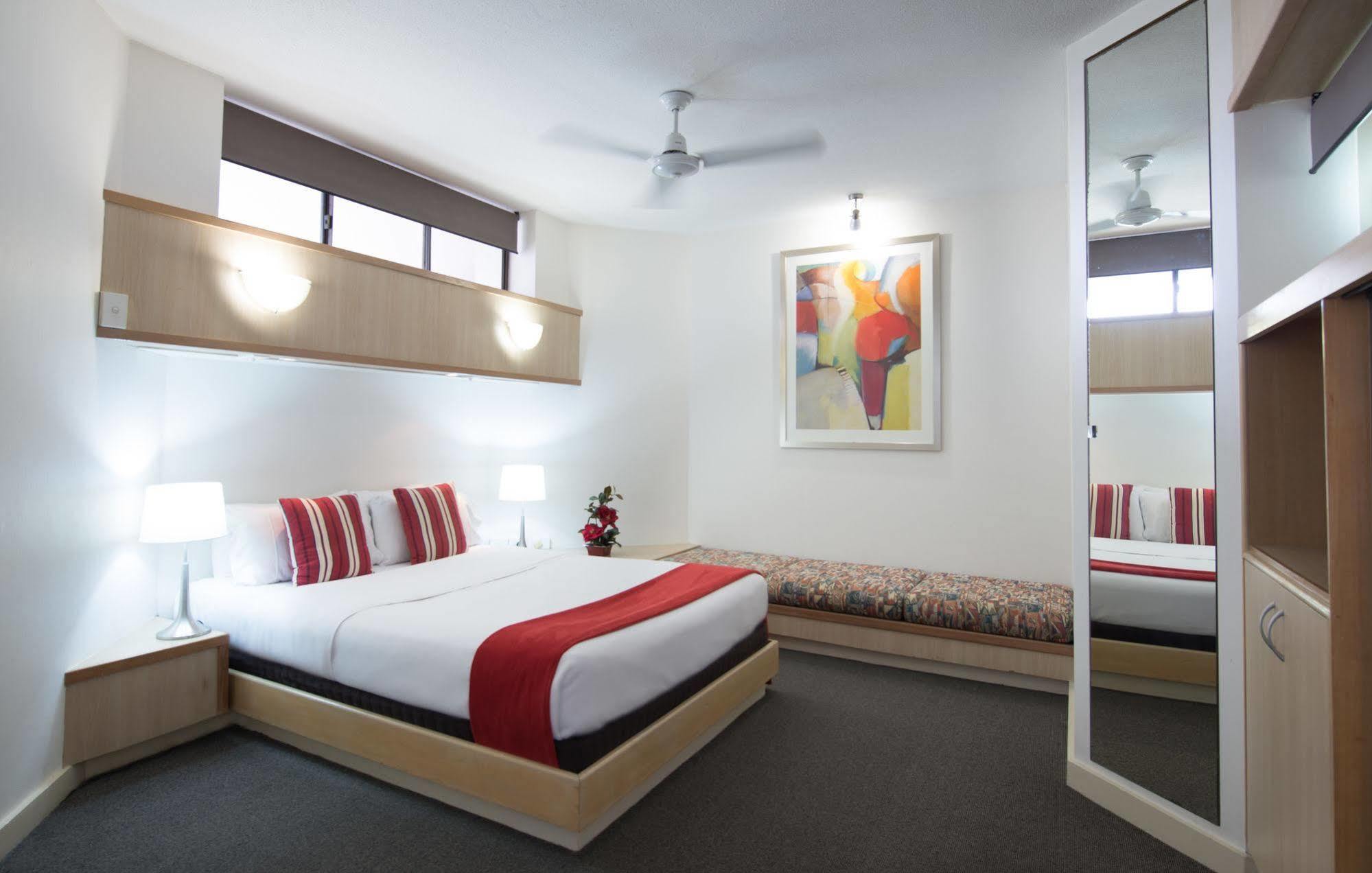 Tiki Hotel Apartments Surfers Paradise Gold Coast Zewnętrze zdjęcie